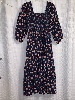Pink Chicken Serena Puff Sleeve Square Neck Dress in Navy Flower Toss. M